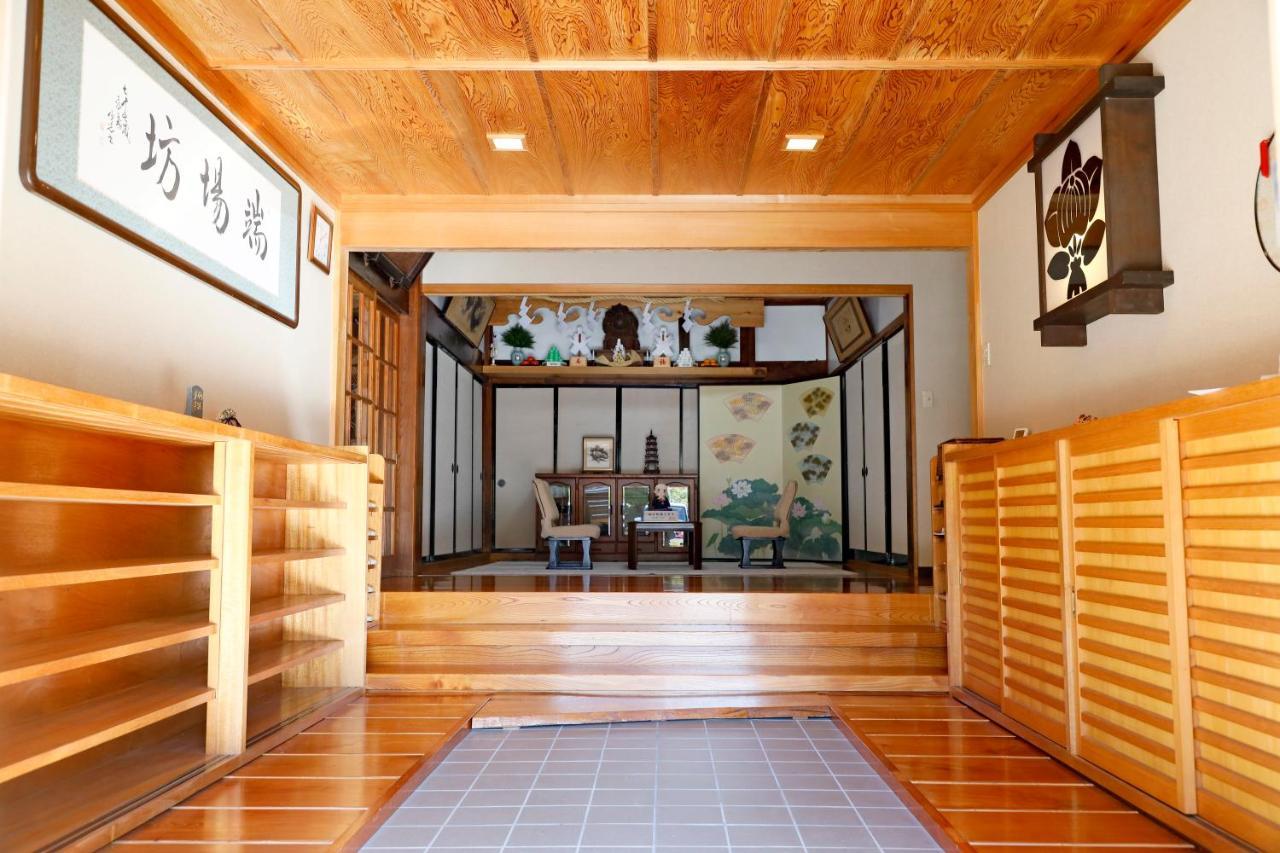 宿坊 端場坊｜Temple Hotel Habanobo Minobu Экстерьер фото